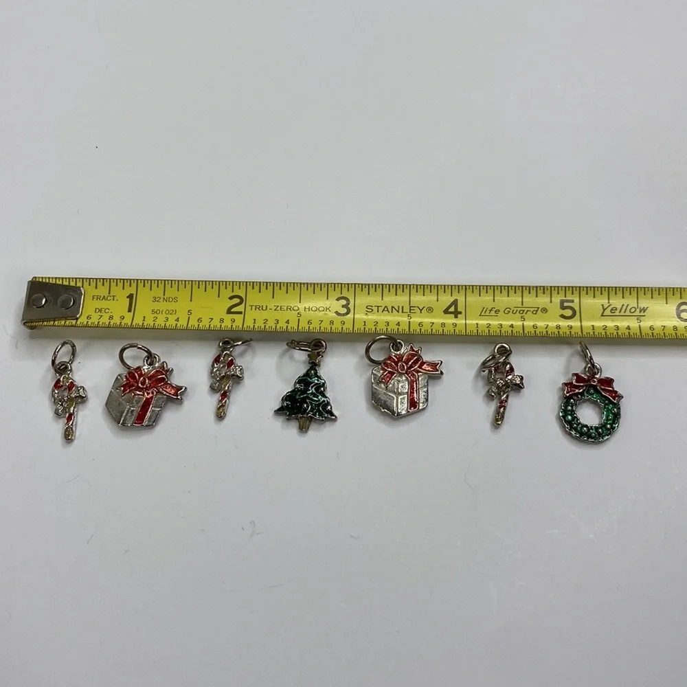 Set Of‎ 7 Christmas-Themed Charms With Candy Cane Tree Wreath & Gift Designs